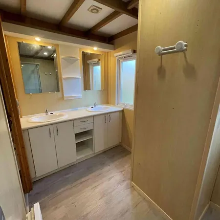 6-8 Personnes Climatisé 3*